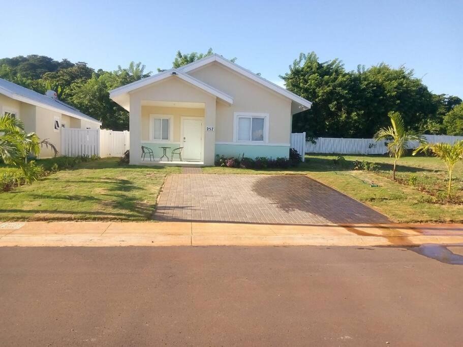 Jamaica Reggae Villa Lucea Bagian luar foto
